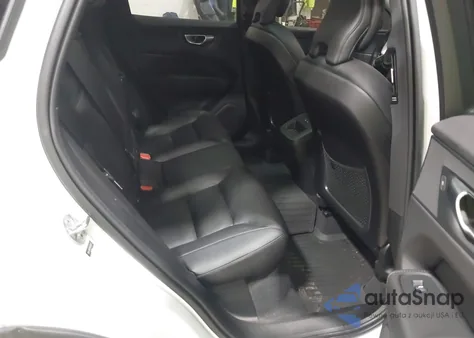 2024 Volvo Xc60 B5 Core Dark Theme z USA, uszkodzony, nr VIN YV4L12RK5R1783587